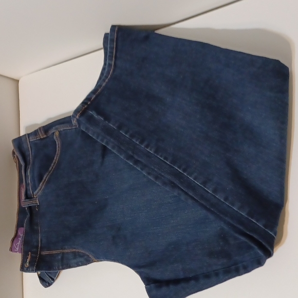 Gloria Vanderbilt Women's Amanda Classic High Rise Tapered Jean - Picture 8 of 13